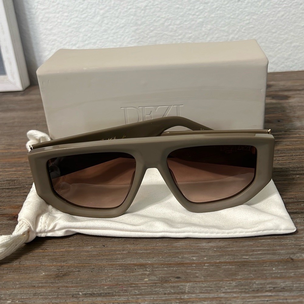 Dezi BackTrack Sunglasses